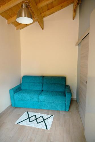 Petit chalet avec piscine privée (Petit chalet avec piscine privee) in Saint-Hilaire (Rhone-Alpes)