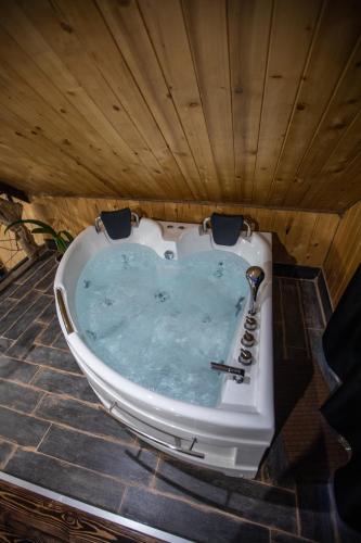 Karstais baseins, AAA Byurakan Rest House in Bjurakana