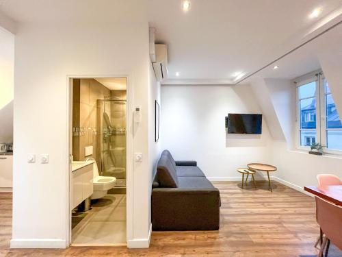 UrbanFlat 211 - Large Studio for 4 in the center of Paris - image 11