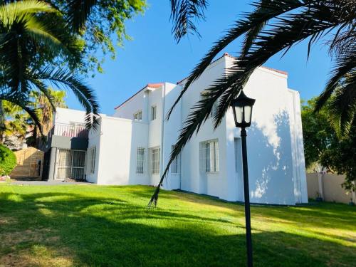 Siena Sun Celebration House Party friendly noise tolerant – khách sạn tại Midrand