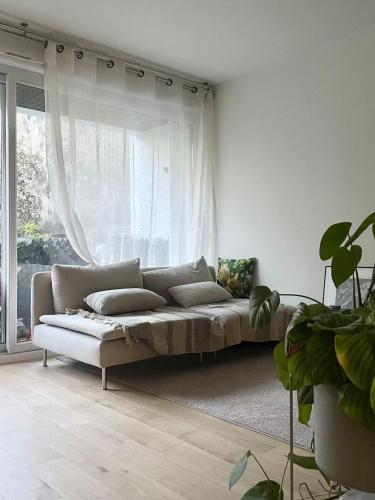 Design & Quiet Apartment with Garden View, Paris Xeme