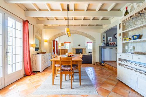 Villa A l'ombre du Géant climatisée piscine pour 8 personnes (Villa A l'ombre du Geant climatisee piscine pour 8 personnes) in Saint-Pierre-de-Vassols