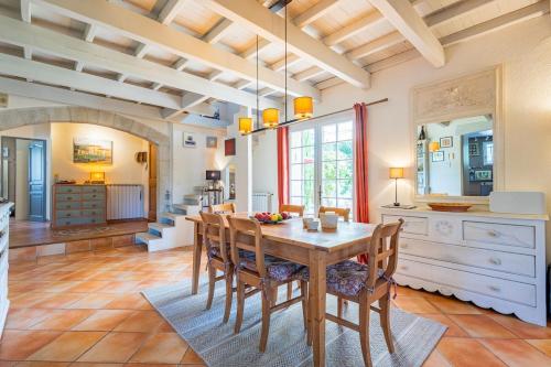Villa A l'ombre du Géant climatisée piscine pour 8 personnes (Villa A l'ombre du Geant climatisee piscine pour 8 personnes) in Saint-Pierre-de-Vassols