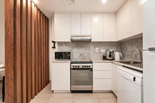 Modern 1BR Apartment Lamtara 3 in Um Suqaim Third, Dubai (foto 4)