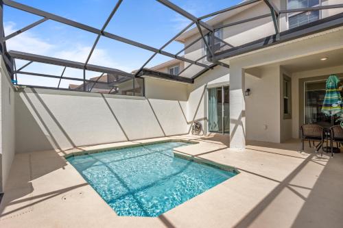 Renewed Luxury Townhouse with private pool in Kissimmee, USA