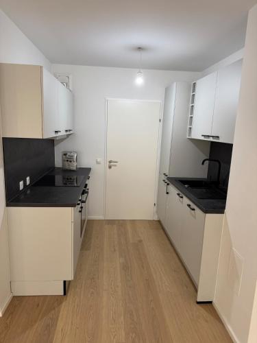 Luxury Stylish Apartment with Free Parking in 18. Währing
