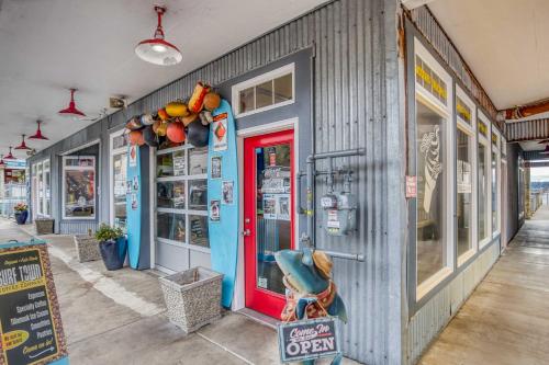 Oceans Edge - Anchor Pier Lodge - image 10