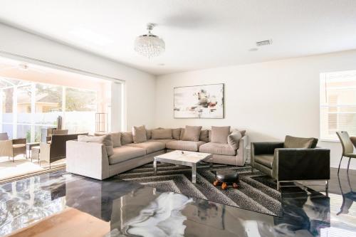 Riverview Oasis Pool, Spa & Family Arcade Fun in Riverview (FL)