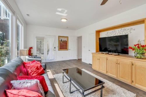 Garden Retreat-River Trail, SLC, Big Rooms,Views - Draper, UT