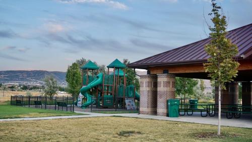 Garden Retreat-River Trail, SLC, Big Rooms,Views in Bluffdale (UT)