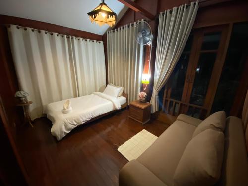 Chiangmai Lanna wooden Room in 龍仔厝府