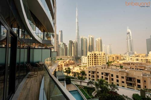 3BR Skyline Burj Panorama with Infinity Pool Vibes - image 2