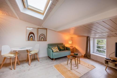 Charming bright apartment in the heart of the city