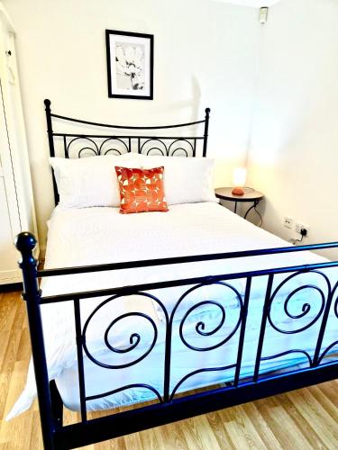 ParkCentral Birmingham City Centre - near Chinatown - private gated free parking, Бирмингем