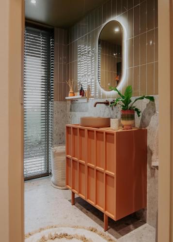 Vannas istaba, Design Lodge It Sluske Luxe Relax aan Water en Weilanden in Poppingawier