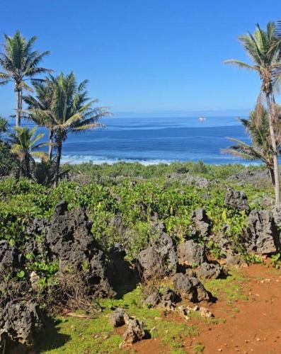 Alrededores, Off-grid Ocean View Hideaway in Mangaia in Mangaia