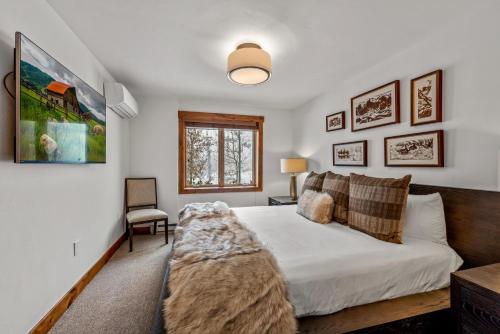 Bear Claw 312 - True Ski-in Ski-out Access Slope Views & Winter Shuttle! - image 4