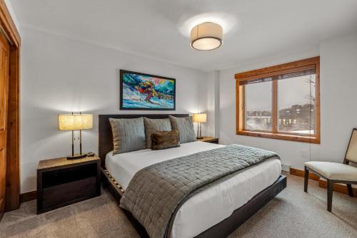 Bear Claw 312 - True Ski-in Ski-out Access Slope Views & Winter Shuttle! - image 2
