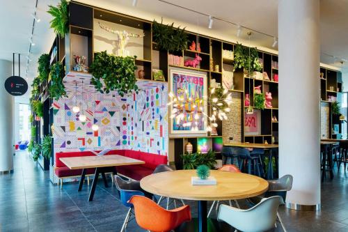 citizenM Boston Back Bay - image 2