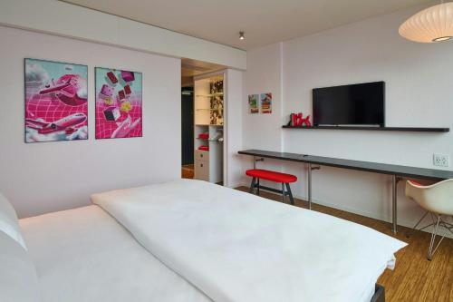 room detail thumbnail 1