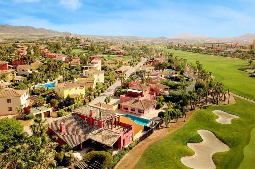4BR Luxe Villa Pool & Golf Views in Las Cunas
