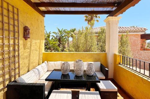 4BR Luxe Villa Pool & Golf Views in Las Cunas