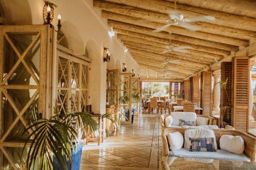 4BR Luxe Villa Pool & Golf Views in Las Cunas