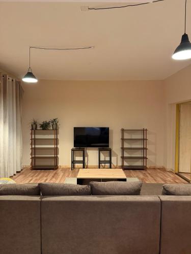 City Cozy Apartment in Komorni Lhotka