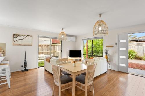 Charming Cowes Townhouse - Private Retreat on Main Street - image 2