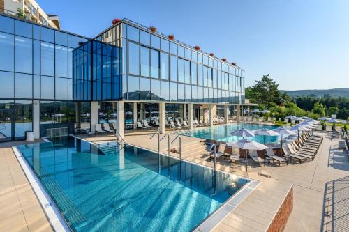 مسبح, Etno Naselje Vrdnička kula - Fruške Terme (Etno Naselje Vrdnicka kula - Fruske Terme) in Vrdnik