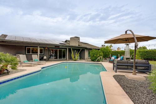 Close to Hiking! Snowbird Haven w/ Pool in Phoenix – khách sạn tại Bắc Phoenix
