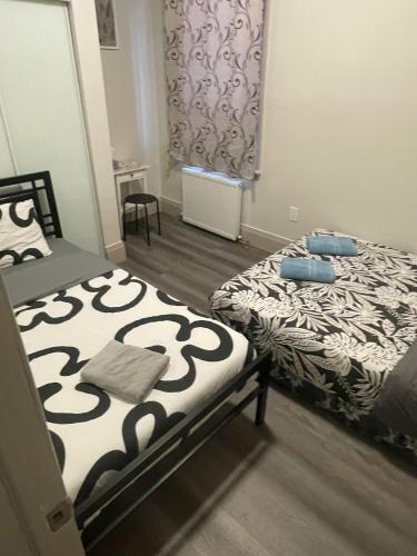 Central Downtown New Year Stay- Self Checkin & Free Wifi in Toronto (ON)