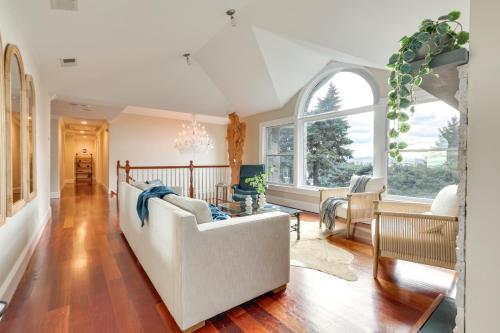 Hudson River Views Briarcliff Manor Home with Deck in Tarrytown (NY)