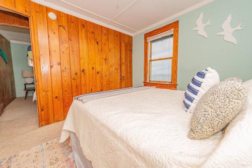 The Roaring 20's - KDH MP 6 Historic Oceanfront Cottage Sunrise Views Pets OK Flex Stays - image 5