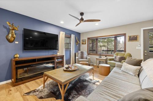 Deadwood Pines Hideaway – khách sạn tại Chinatown