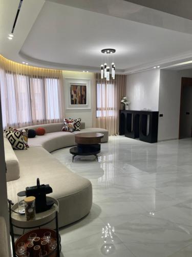 Appartamento di lusso nel cuore di Rabat – khách sạn tại Diour Jamaa