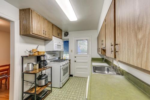 4 Mi to Downtown Pittsburgh: Family Home w/ Patio in West Homestead (PA)