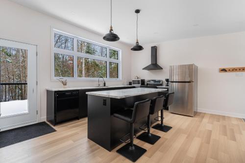Le 4 sur le lac, Accès au lac, Boisée, BBQ (Le 4 sur le lac, Acces au lac, Boisee, BBQ) in Wentworth-Nord (QC)