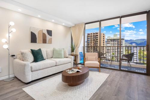 Waikiki condo with private lanai & resort access