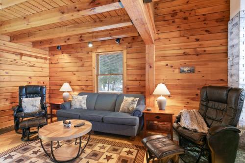 Lakefront Retreat Swim, Kayak, Fish, and more! in Sanbornton (NH)