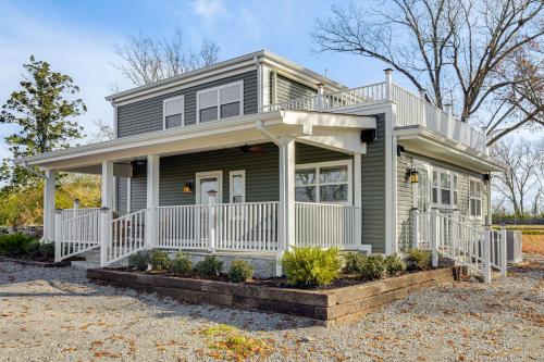 1 Block to Dtwn Lewisburg! Quiet Home with Decks