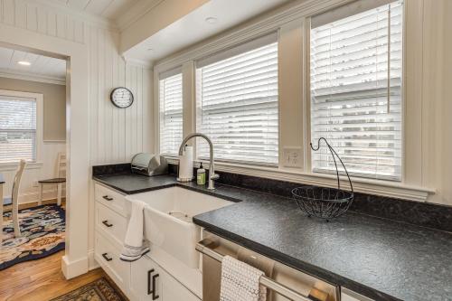1 Block to Dtwn Lewisburg! Quiet Home with Decks in Lewisburg (TN)