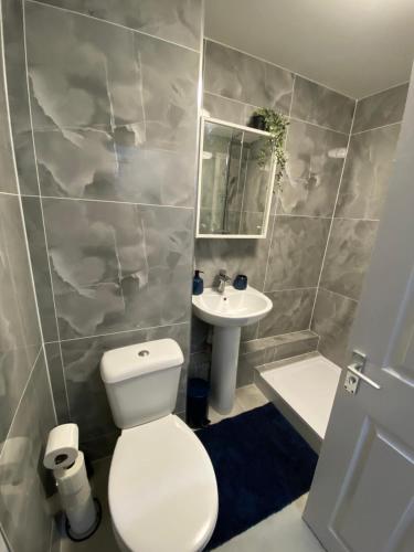 Apartment in Islington - image 12