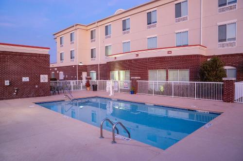 Holiday Inn Express Pembroke an IHG Hotel - image 2