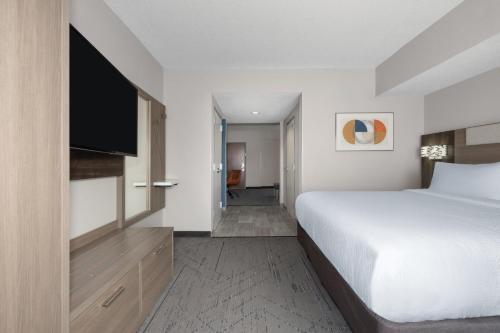 Holiday Inn Express Pembroke an IHG Hotel - image 8