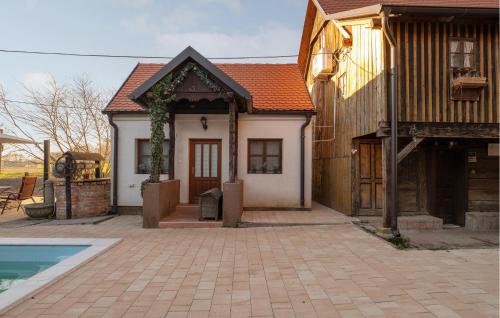 Swimming pool, Pet Friendly Home In Martinska Ves in Sisak