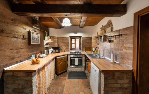 Kitchen, Pet Friendly Home In Martinska Ves in Sisak