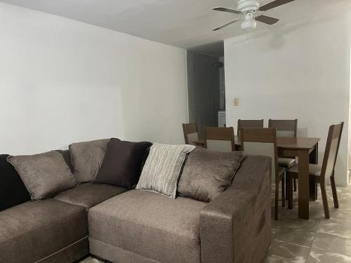 Cozy and family-friendly house CARE and UANL in Lagos de Chapultepec
