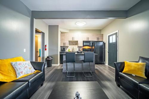 Walkable Little Italy 2BR King Bed Near CWRU & Cleveland Clinic, Cleveland (photo 9)