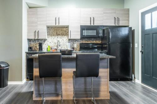 Walkable Little Italy 2BR King Bed Near CWRU & Cleveland Clinic, Cleveland (photo 10)